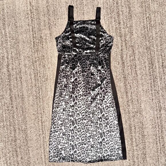 DAZY Women's Black Grey Cheetah Print Velour Shift Dress Size Medium - Picture 3 of 10